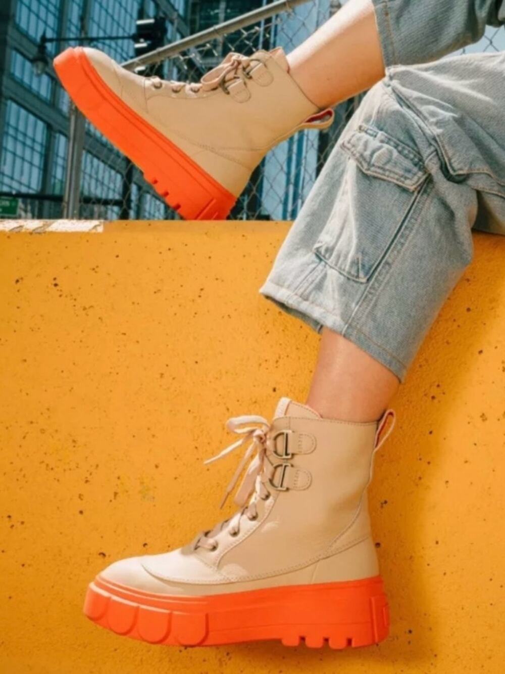 Sorel Caribou X Lace-Up Orange and CreamTan Boots – Sz 7.5B